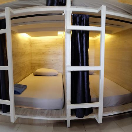 The Attic Bed & Breakfast Bandung Esterno foto