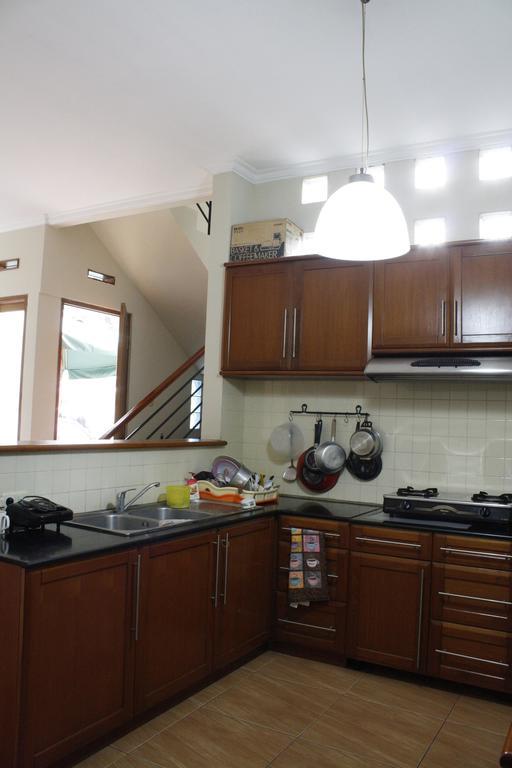 The Attic Bed & Breakfast Bandung Esterno foto
