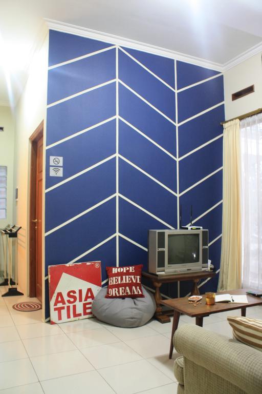The Attic Bed & Breakfast Bandung Esterno foto