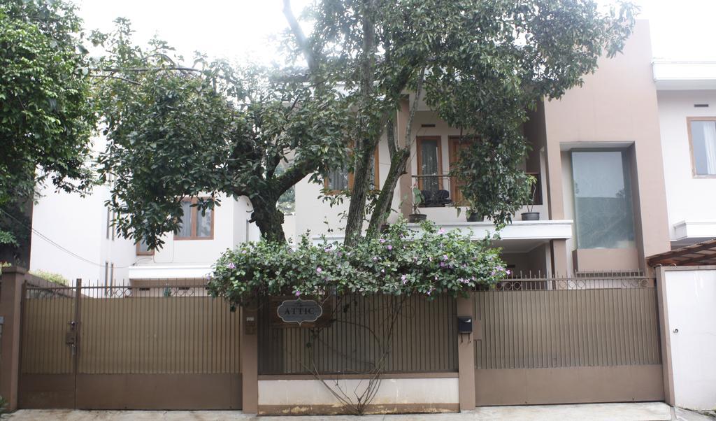 The Attic Bed & Breakfast Bandung Esterno foto