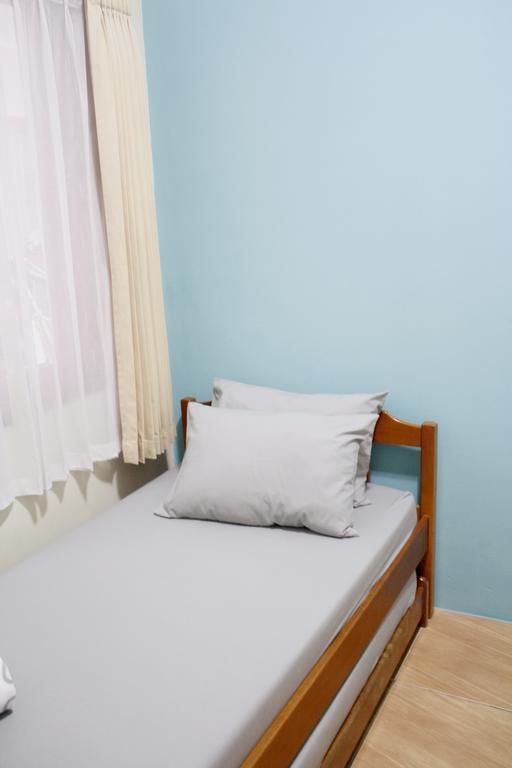 The Attic Bed & Breakfast Bandung Esterno foto