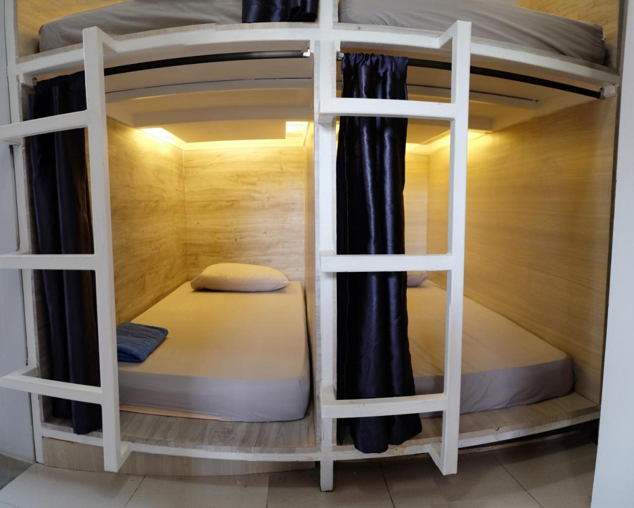 The Attic Bed & Breakfast Bandung Esterno foto