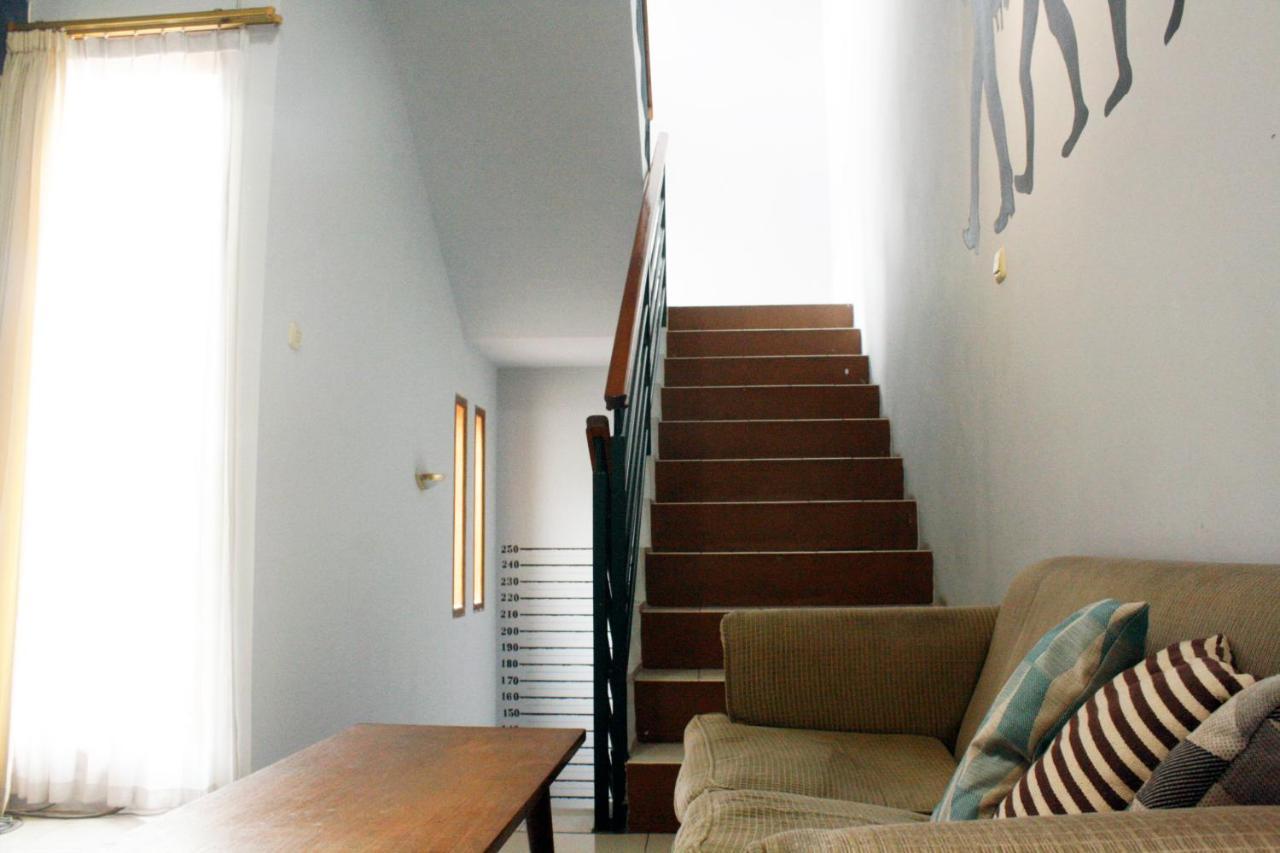 The Attic Bed & Breakfast Bandung Esterno foto