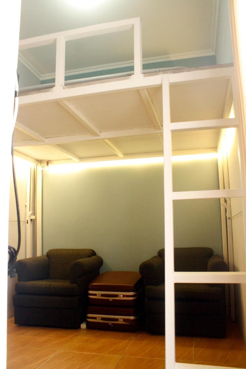 The Attic Bed & Breakfast Bandung Esterno foto