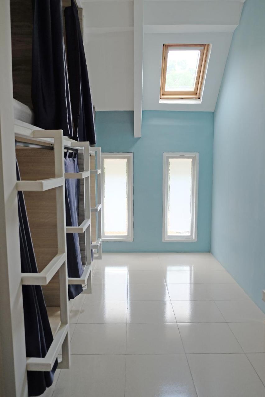 The Attic Bed & Breakfast Bandung Esterno foto