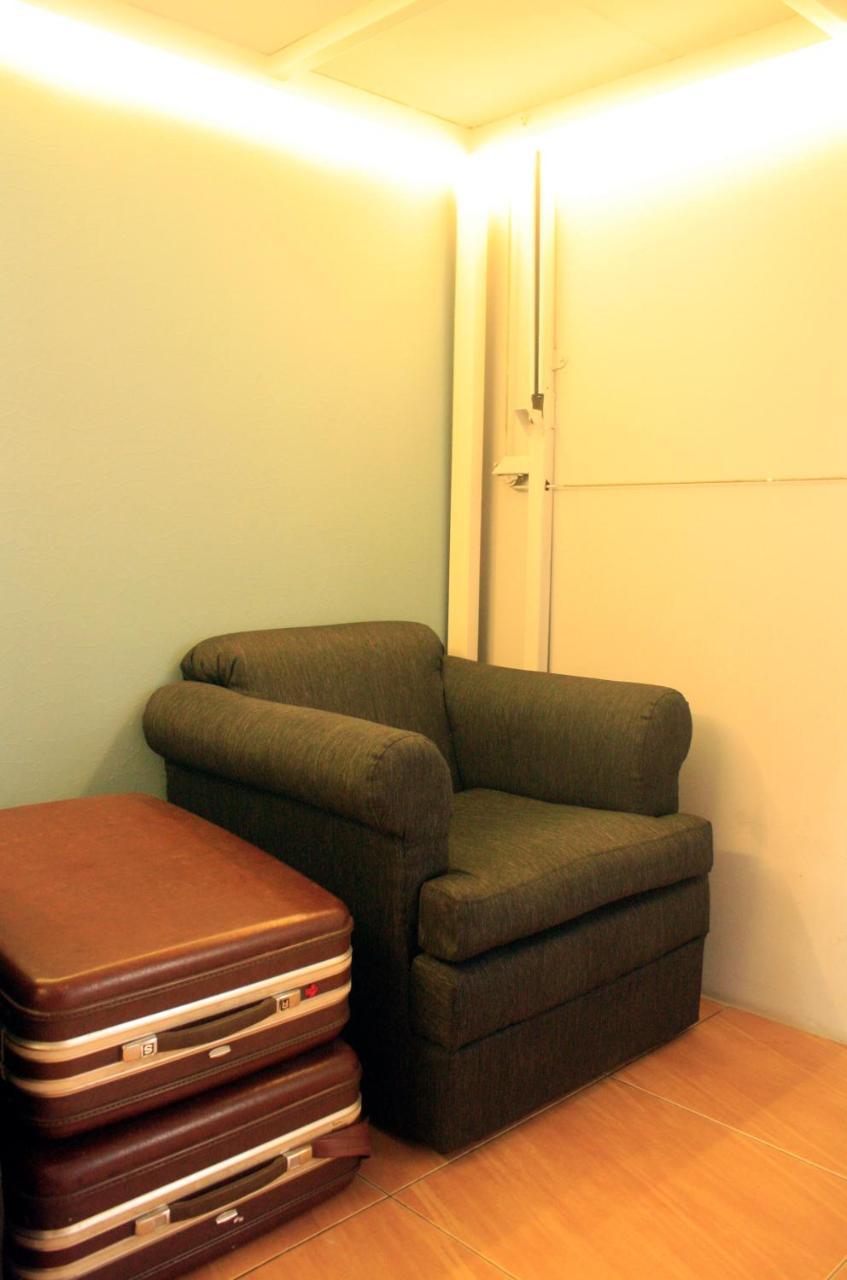 The Attic Bed & Breakfast Bandung Esterno foto